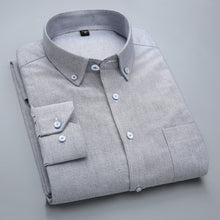 Cargar imagen en el visor de la galería, Camisas Oxford de manga larga a rayas a cuadros para hombre, camisa informal de algodón con botones de ajuste estándar y un solo bolsillo tipo parche