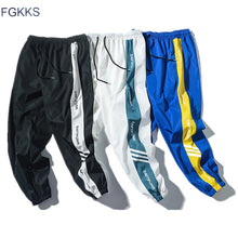 Cargar imagen en el visor de la galería, FGKKS, pantalones de chándal informales de marca a la moda para hombre, nueva tendencia urbana, pantalones con cordón estampado para hombre, pantalones hasta el tobillo de Hip Hop para hombre