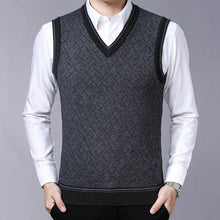 Cargar imagen en el visor de la galería, Suéteres de marca de moda para hombre, jerseys con cuello en V, jerséis ajustados con punto, chaleco sin mangas, ropa informal de estilo coreano para invierno para hombre