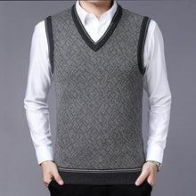 Cargar imagen en el visor de la galería, Suéteres de marca de moda para hombre, jerseys con cuello en V, jerséis ajustados con punto, chaleco sin mangas, ropa informal de estilo coreano para invierno para hombre