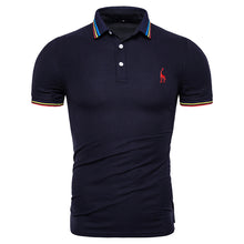 Cargar imagen en el visor de la galería, Dropshipping 2019 nuevo Polo de algodón de verano para hombre, Polo de manga corta con bordado de ciervo sólido, Polo a la moda para hombre, camisas de jirafa para hombre