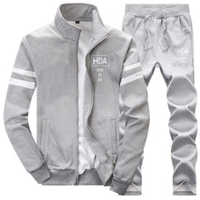 Cargar imagen en el visor de la galería, Otoño nuevo chándal para hombre Casual sólido rayas cremallera conjuntos de dos piezas chaquetas + Pantalones 2020 ropa deportiva masculina trajes deportivos prendas de vestir
